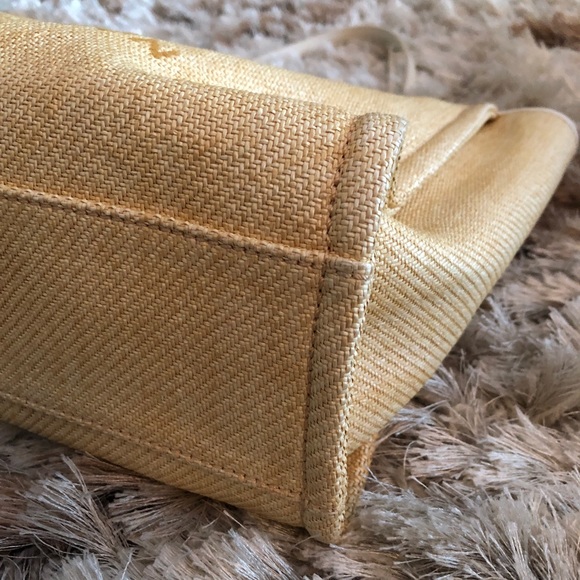 🌟SOLD🌟Chanel Small Deauville in Yellow Raffia - Picture 4 of 8